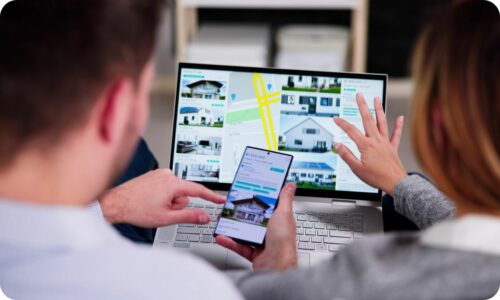 Corretor analisando como escolher o imóvel ideal para investir com foco em rentabilidade e localização estratégica