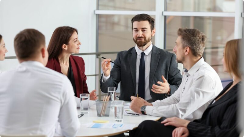 Corretor de imóveis sozinho: riscos e impacto nas vendas