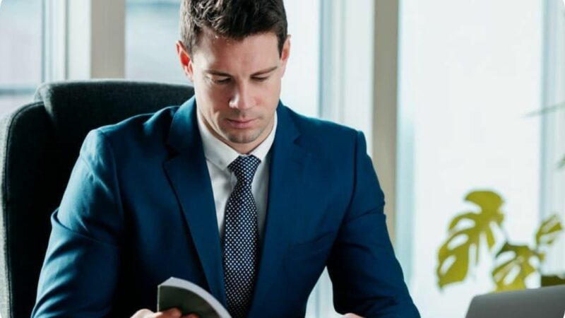 5 livros para corretores de imóveis que querem vender mais